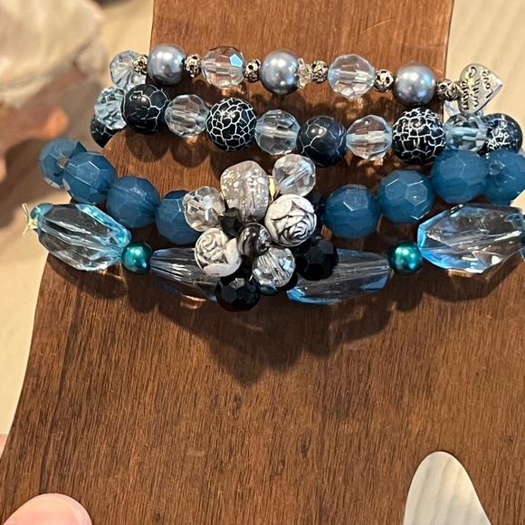 Blue beaded bracelet handmade stretchy stackable - Picture 3 of 6